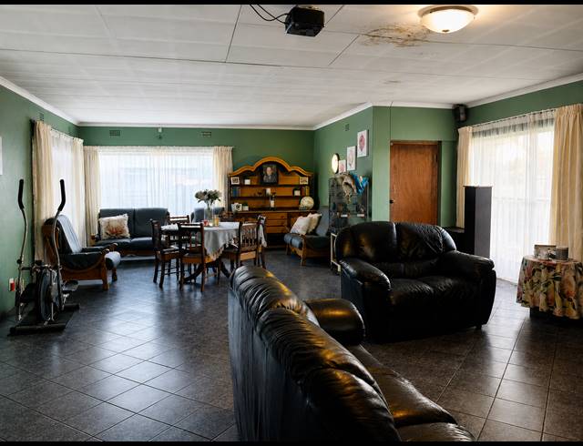 4 BEDROOM FREEHOLD FOR SALE IN VANDERBIJLPARK CE 2